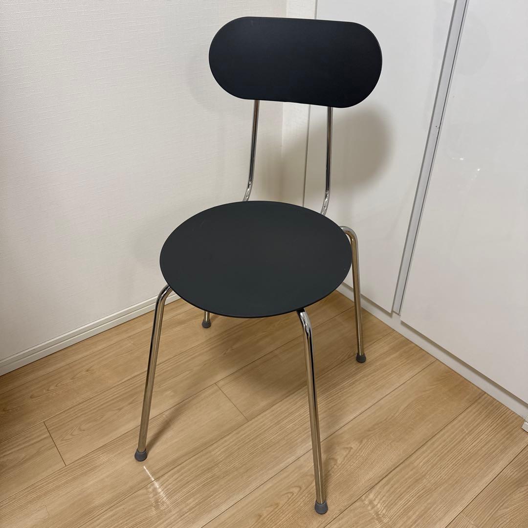 スチールチェア・樹脂座（ダークグレー）４８×５０×８２（座面高４６）ｃｍ