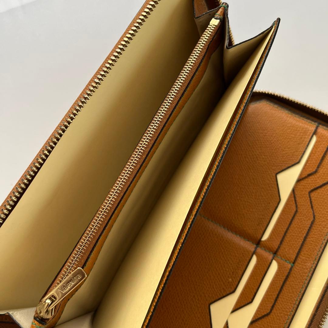 ヴァレクストラ ラウンドファスナー 長財布 ブラウン レザー Valextra