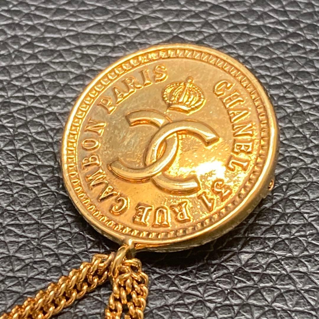 CHANEL ゴールド マトラッセミニバッグ ブローチ