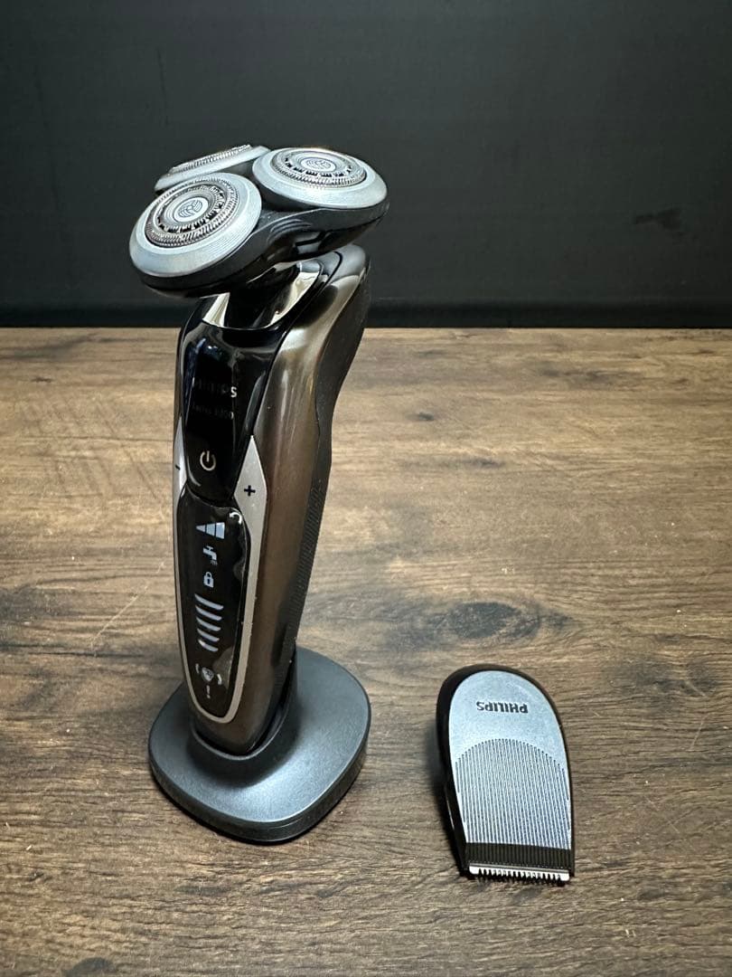 美品　PHILIPS Series 9000 電気シェーバー S9551/26