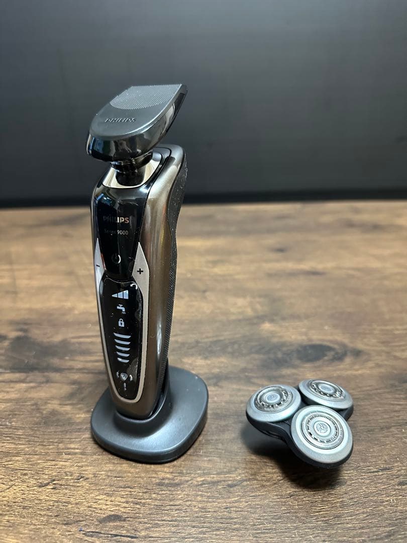 美品　PHILIPS Series 9000 電気シェーバー S9551/26