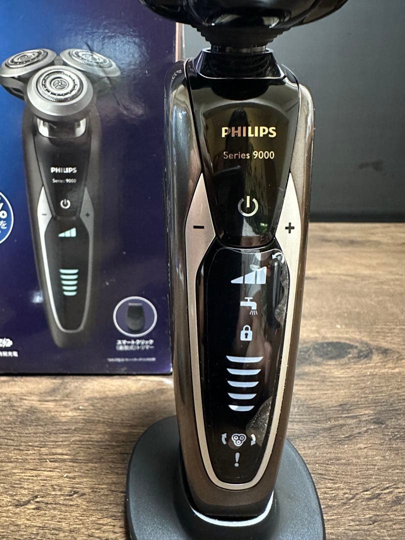 美品　PHILIPS Series 9000 電気シェーバー S9551/26