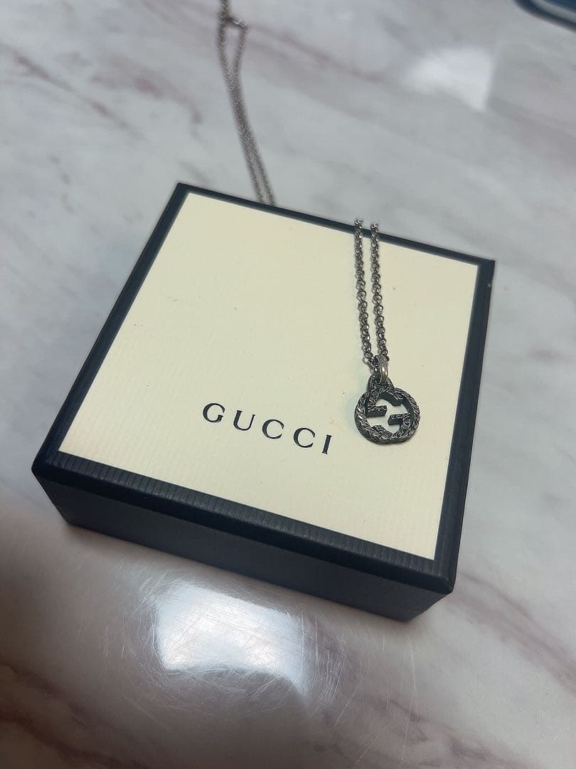 GUCCI シルバーロゴネックレス