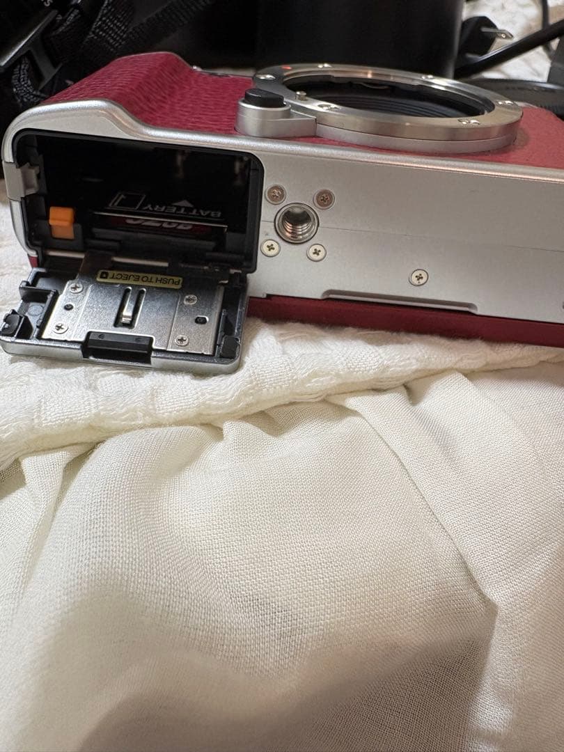 デジタルカメラ FUJIFILM X-A1 +XC16-50&XC50-230 RED