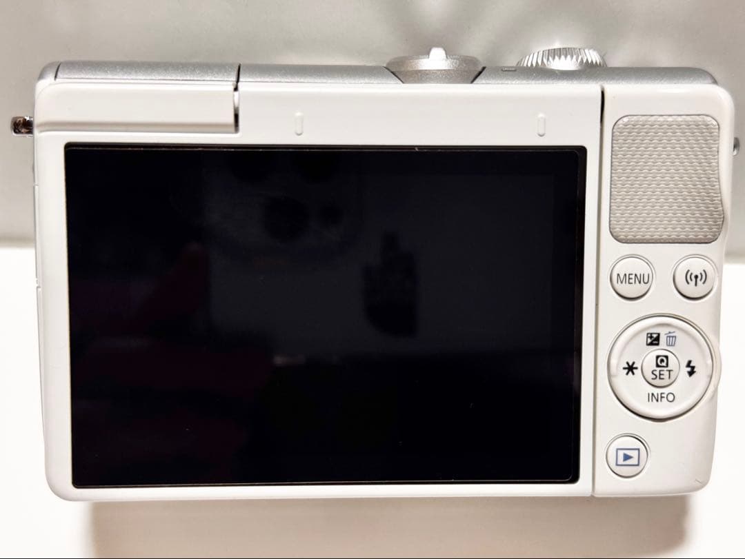 キヤノン Canon EOS M100 ボディ ホワイト