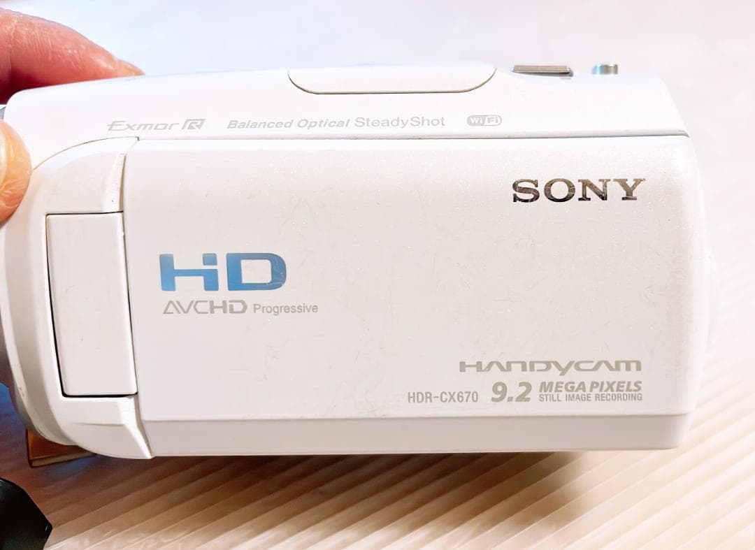 【中古品】ハンディカム　SONY HDR-CX670　ホワイト　白　完動品