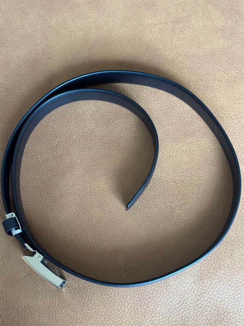 【美品】 Burberry Londonレザーベルト 本革ブラック 銀 バックル