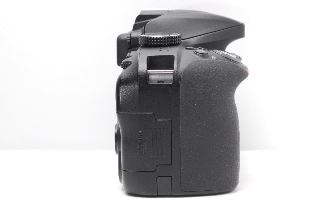 付属品多数　使用感少なめ美品　Nikon D3300　スマホ転送　高画質モデル