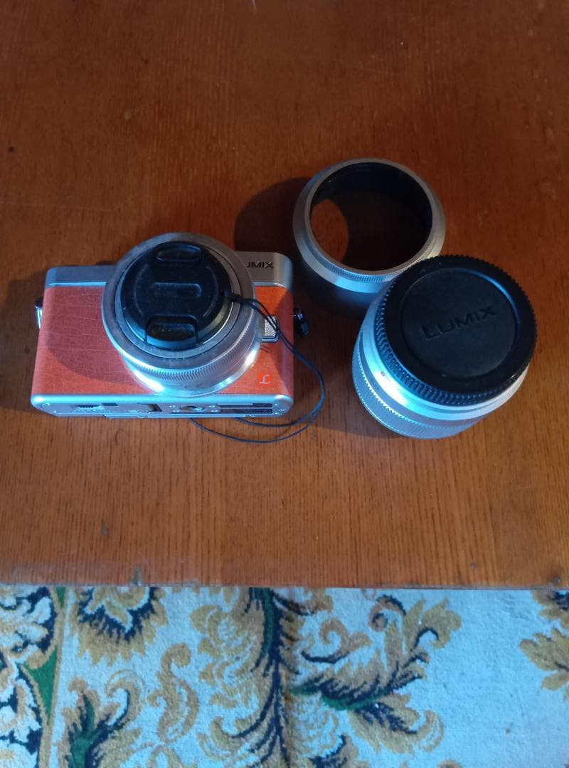 動画制作に！　LUMIX ミラーレス一眼カメラ DC-GF9W-D　オレンジ