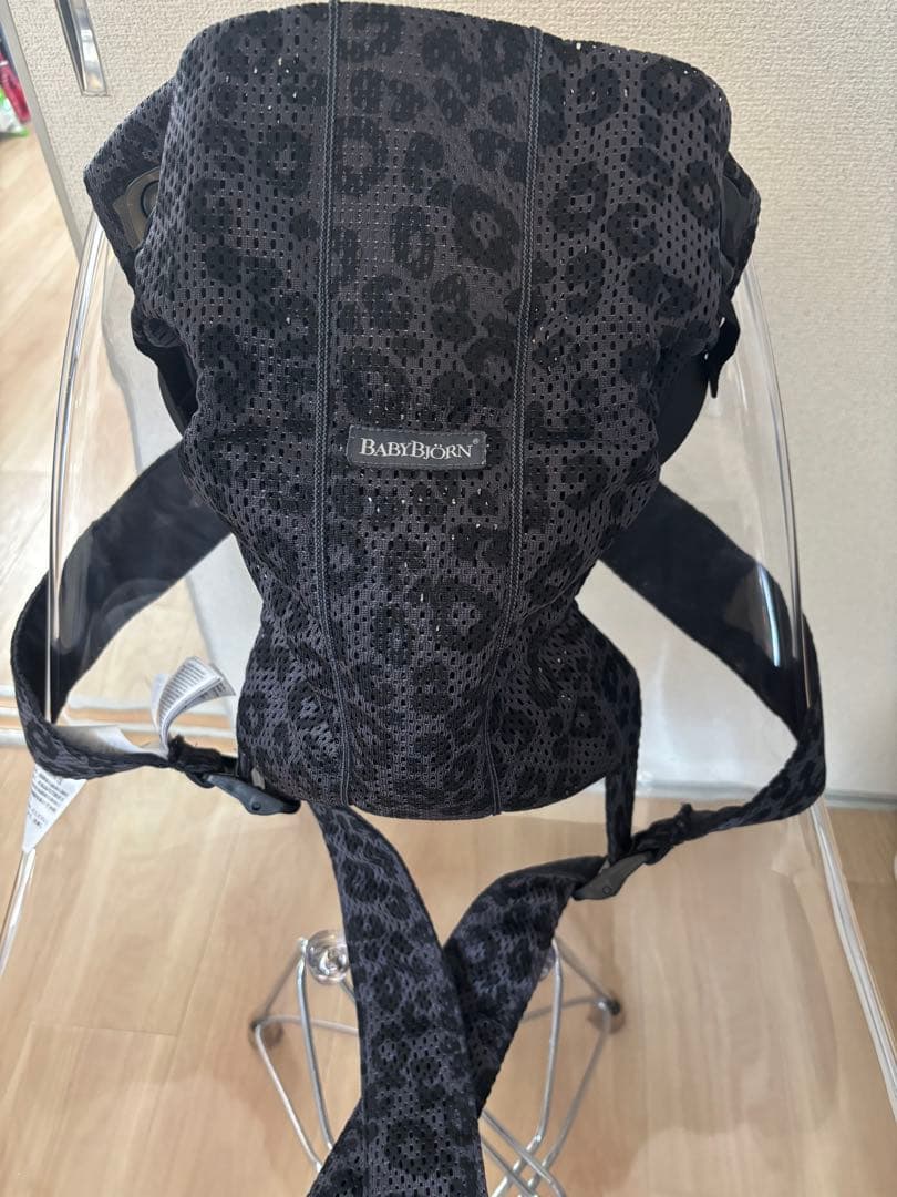 ベビービョルンミニメッシュ　レオパード柄