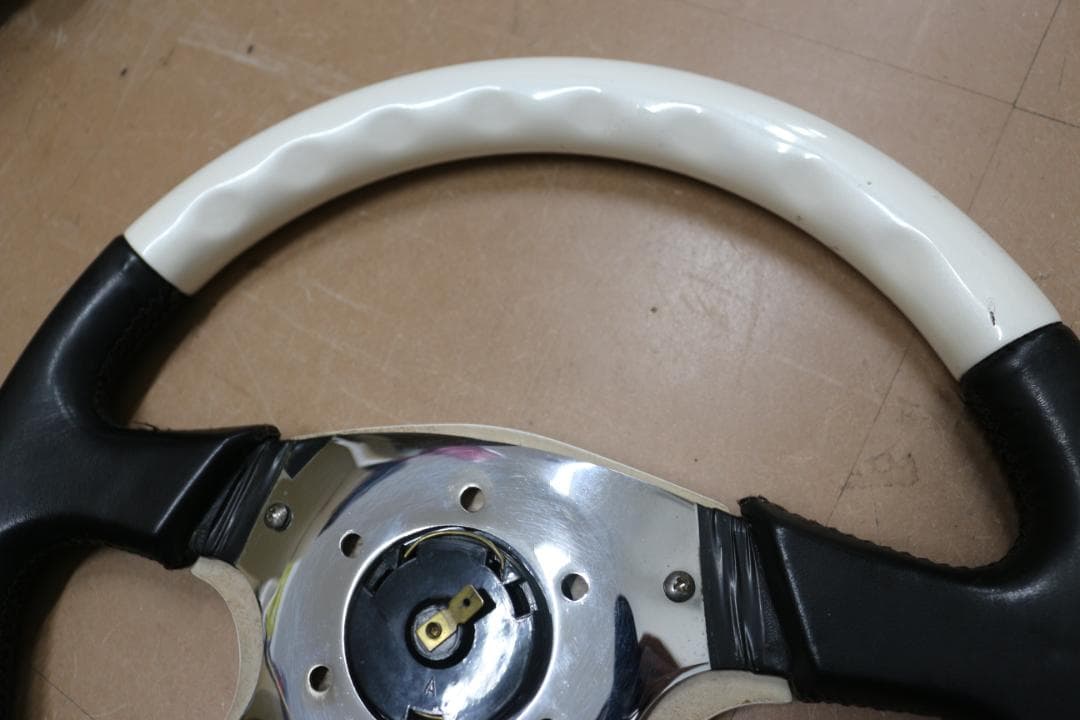 ホワイト ハンドル ステアリング junis ジャニス レトロ パーツ