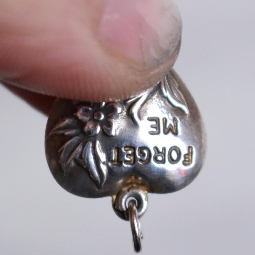 40s　スウィートハートジュエリー　　シルバー チャーム　Forget　勿忘草