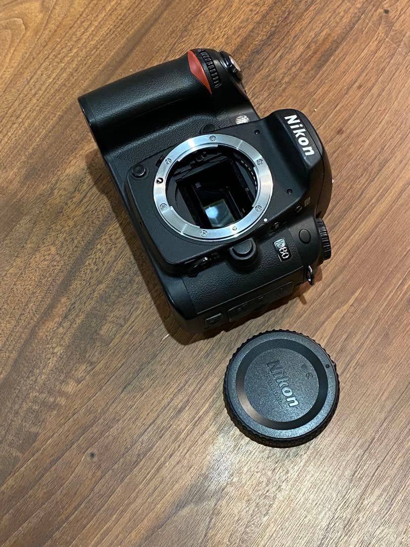 Nikon D80 デジタル一眼レフ　ボディとバッテリー