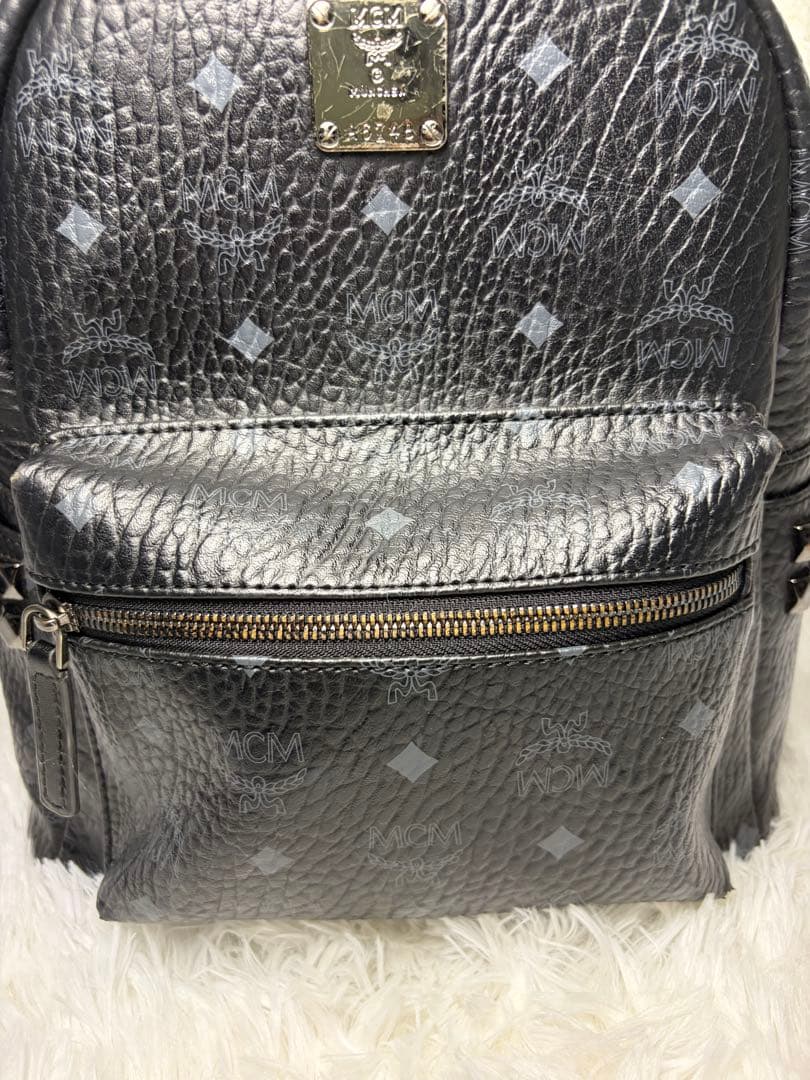 ✨極美品✨ MCM サイドスタッズ付き バックパック 総柄　黒