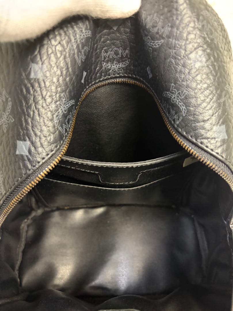 ✨極美品✨ MCM サイドスタッズ付き バックパック 総柄　黒