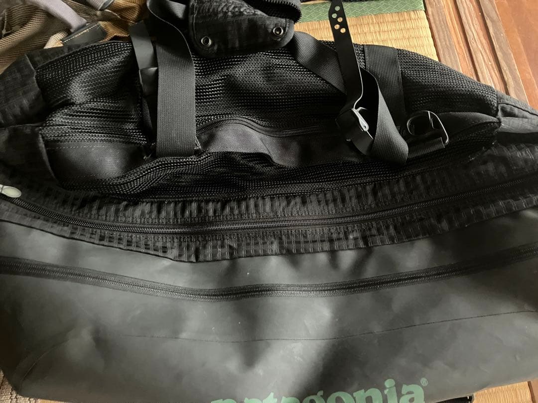 お盆値引美品希少patagoniaウェットスーツバック黒 大容量濡れ物乾き物両用