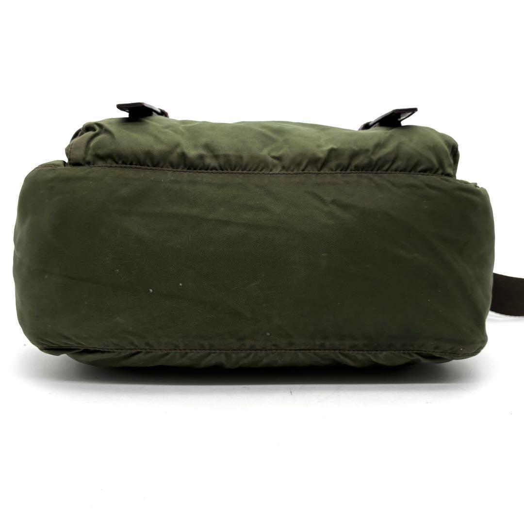 正規品 プラダ ショルダーバッグ 三角ロゴ 白タグ付 フラップ メンズ カーキ