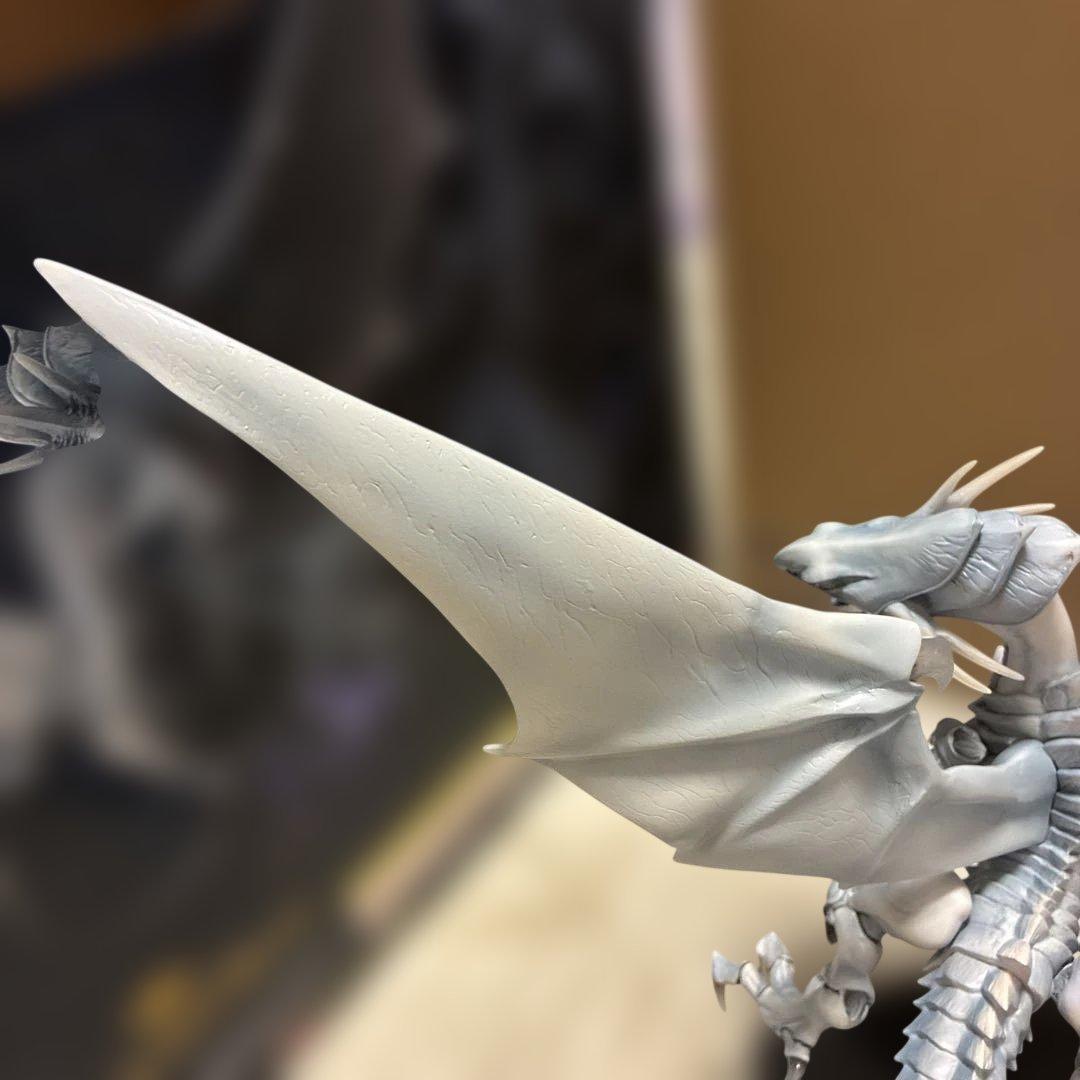 青眼の白龍 ブルーアイズホワイトドラゴン　フィギュア 遊戯王　yu-gi-oh