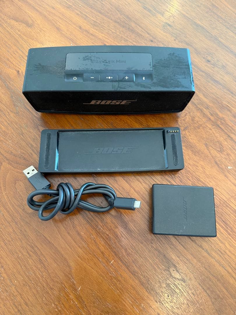 Bose ワイヤレススピーカー 本体と充電ドック