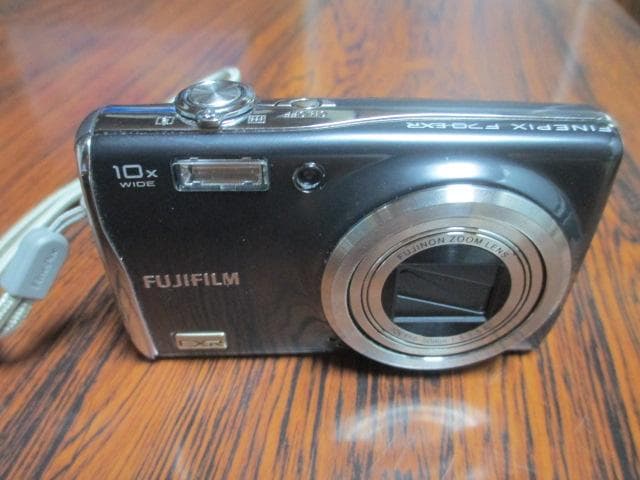 FUJIFILM FinePix F70EXR コンパクトデジタルカメラ 美品
