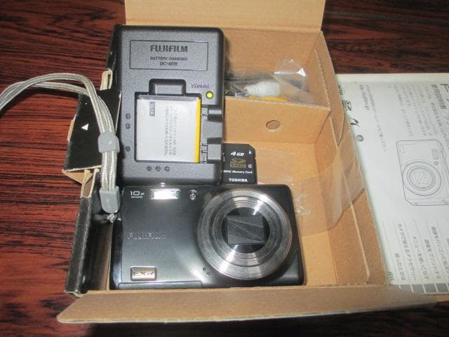 FUJIFILM FinePix F70EXR コンパクトデジタルカメラ 美品