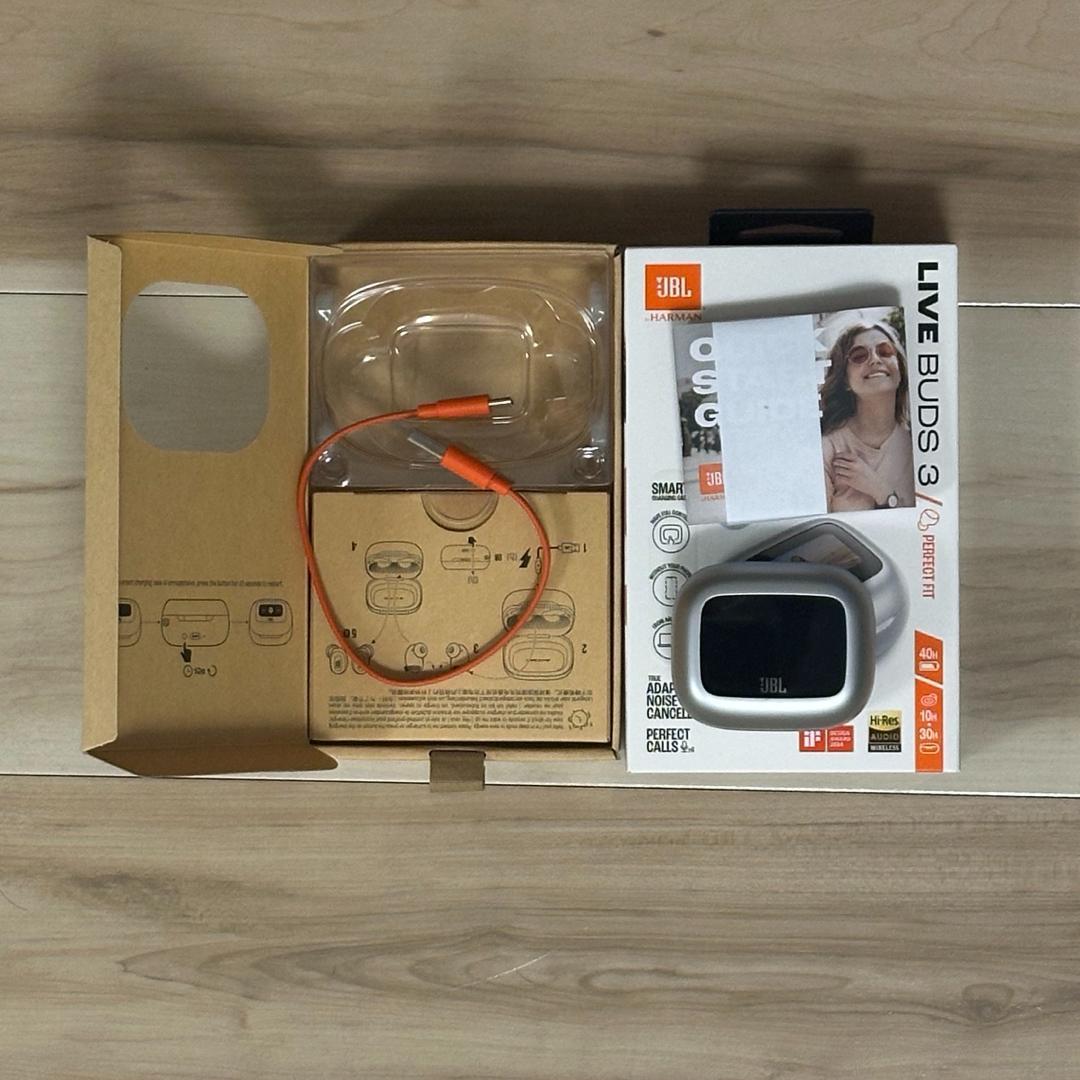 JBL LIVE BUDS 3 スマートタッチディスプレイ搭載ワイヤレスイヤホン