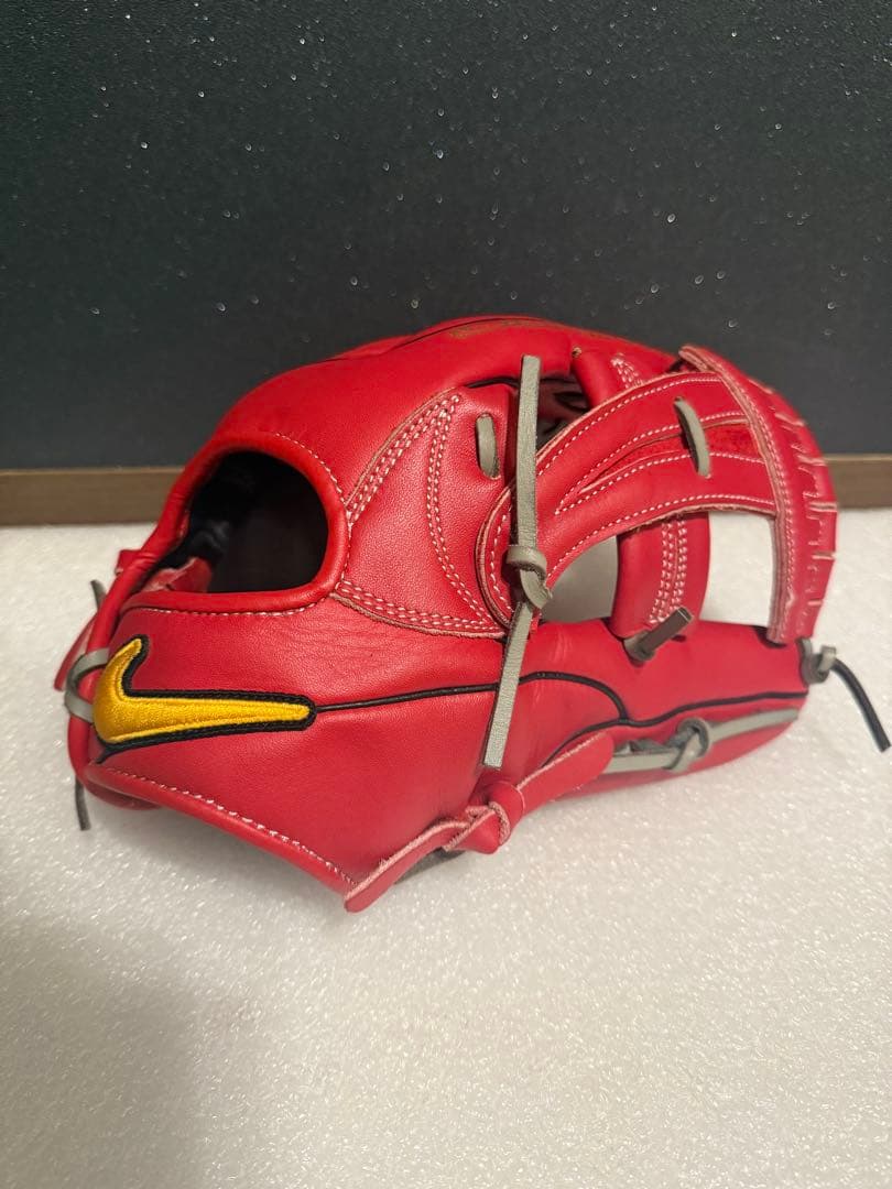 ★屋外未使用★ NIKE ナイキ 一般軟式 内野 VAPOR レッド 色褪せ無し