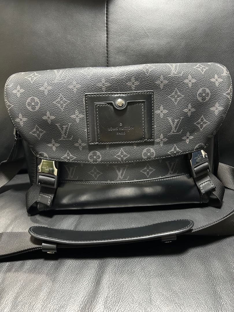 VUITTON モノグラム エクリプス メッセンジャー　ヴォワヤージュPM