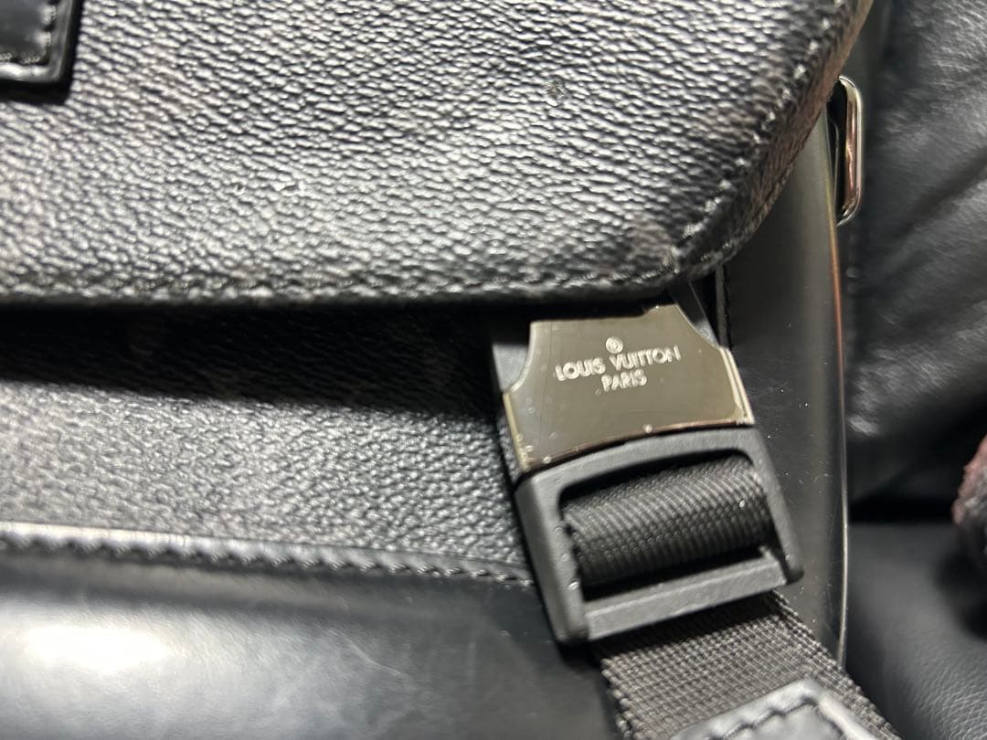 VUITTON モノグラム エクリプス メッセンジャー　ヴォワヤージュPM