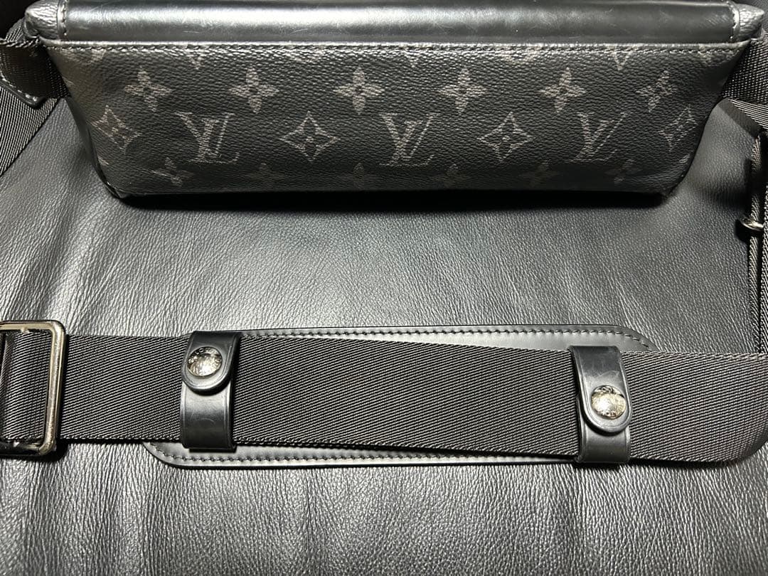 VUITTON モノグラム エクリプス メッセンジャー　ヴォワヤージュPM