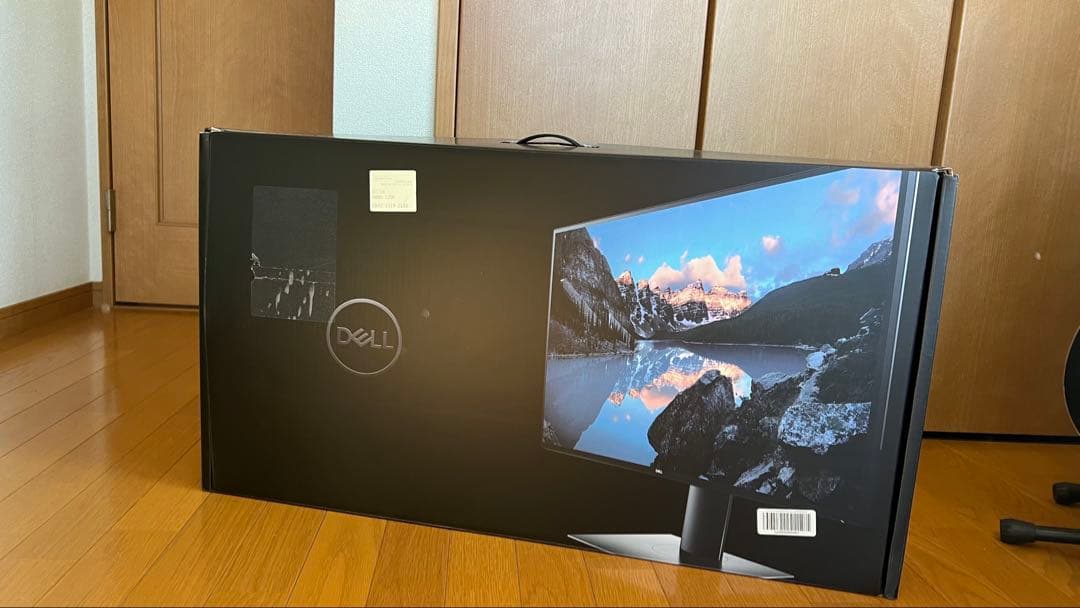 Dell U2720QM 27インチ 4K モニター【ディスプレイに線あり】