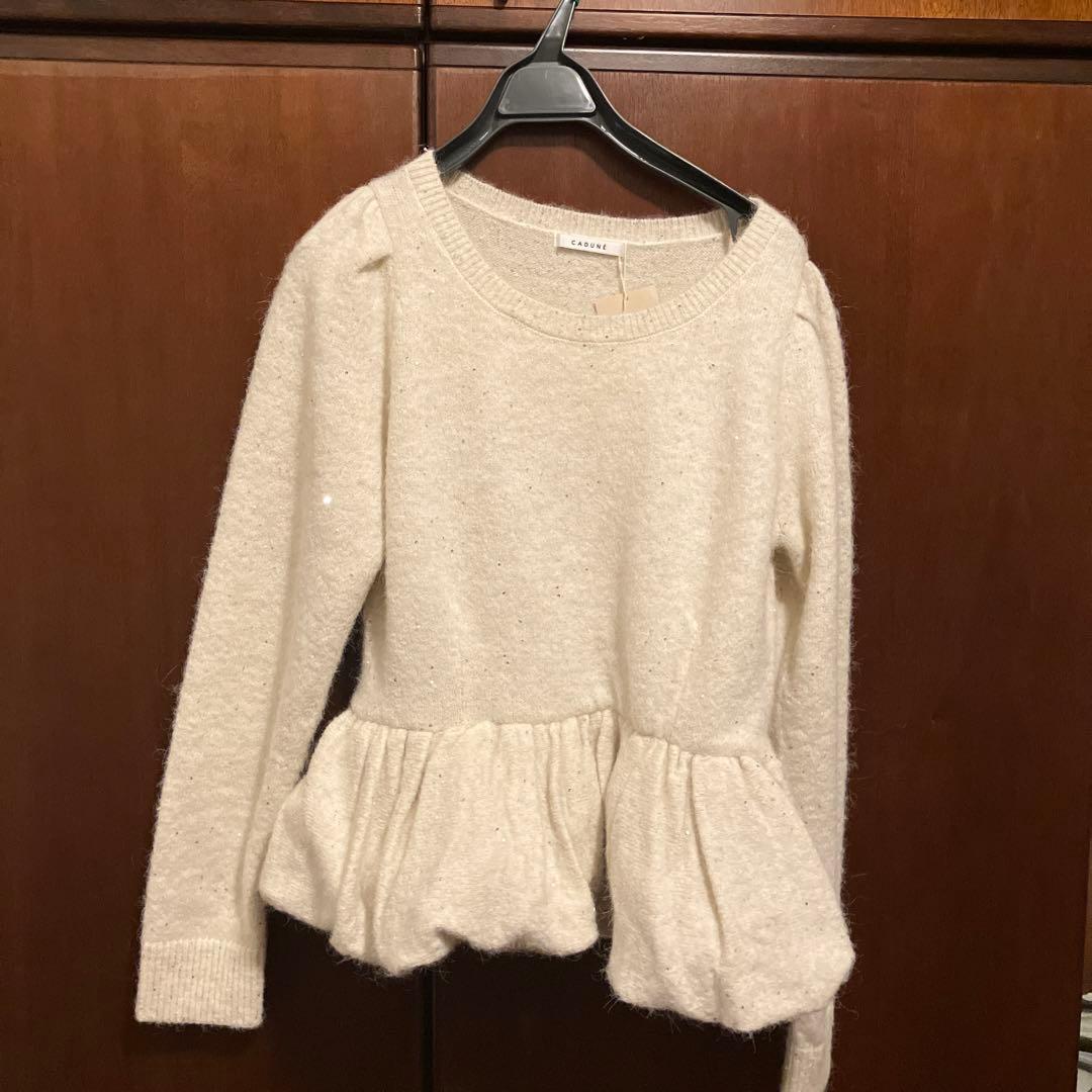 お値下げ未着用完売品CADUNÉ ペプラムニット 38