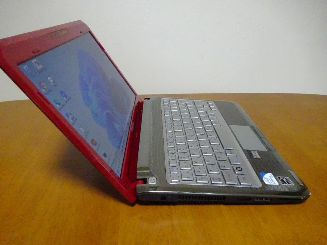 送料無料 11.6型コンパクト軽量 SSD搭載東芝ノートPC Dynabook！