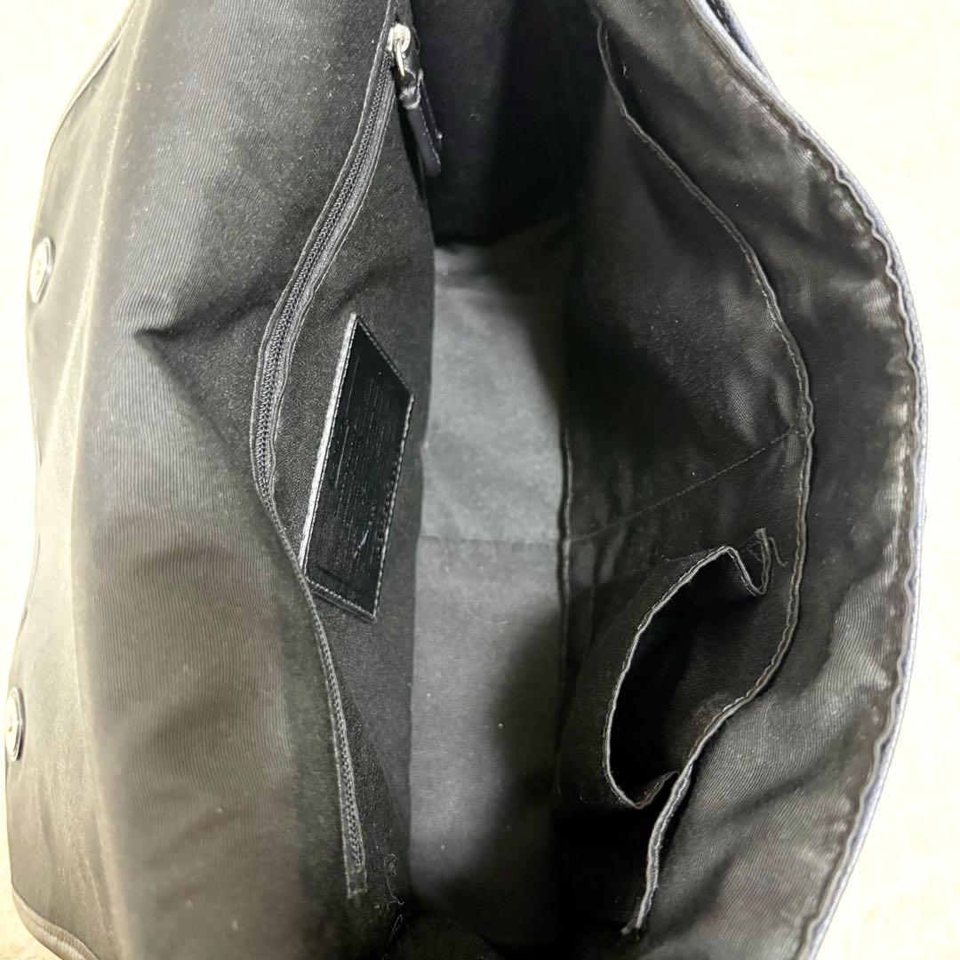 美品　コーチ　メッセンジャーバッグ　ショルダーバッグ　シグネチャー　黒　ネイビー