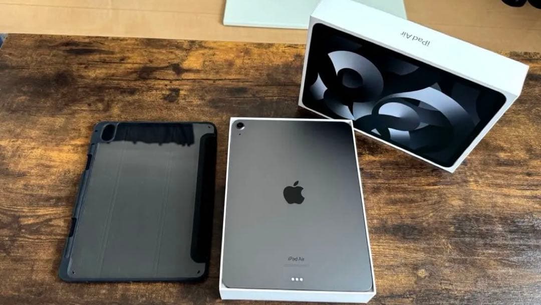 iPad Air 第5世代　Wi-Fi 256 GB カバー付き