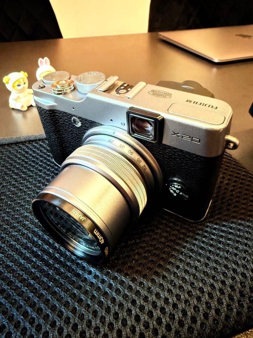 FUJIFILM X20 コンパクトデジタルカメラ 美品 充電器・袋付き