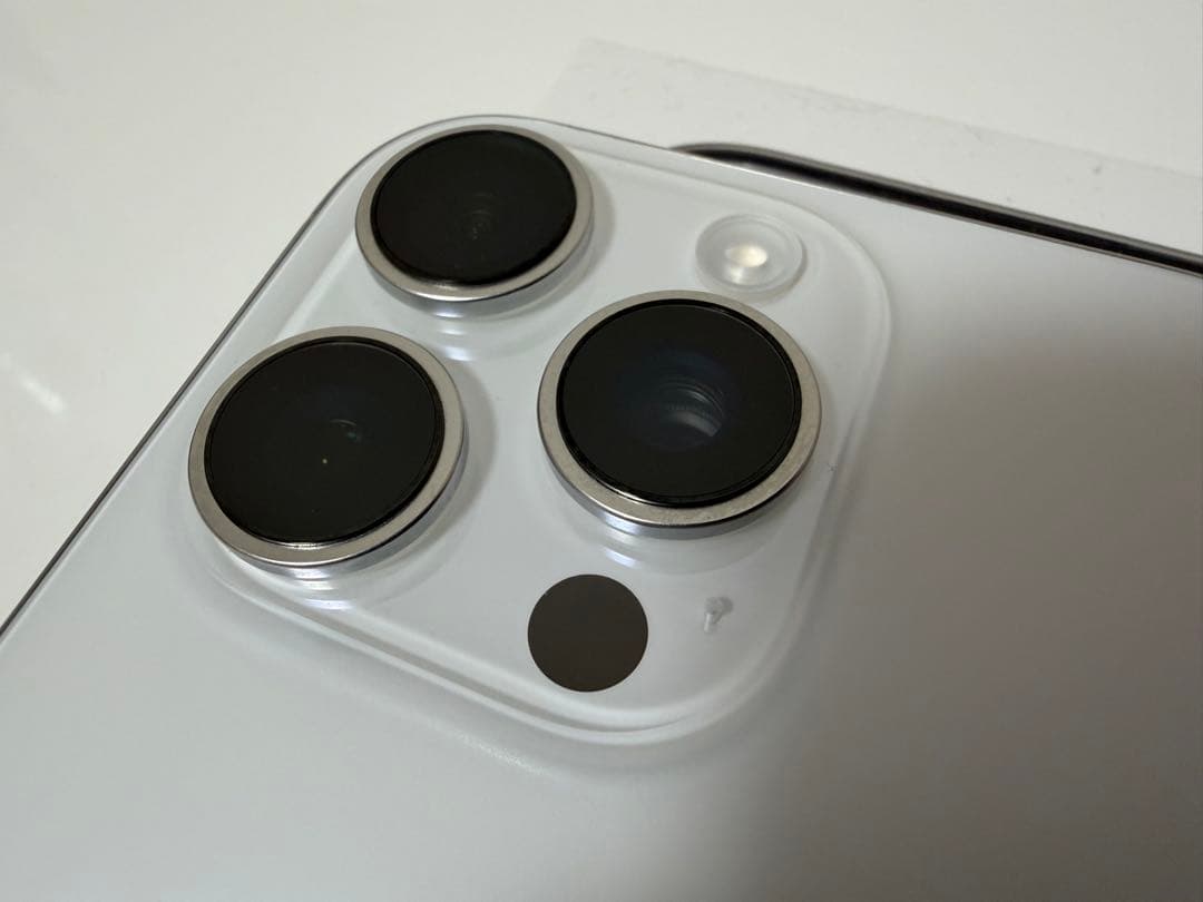 Apple iPhone 16 Pro 128GB ホワイトチタニウム