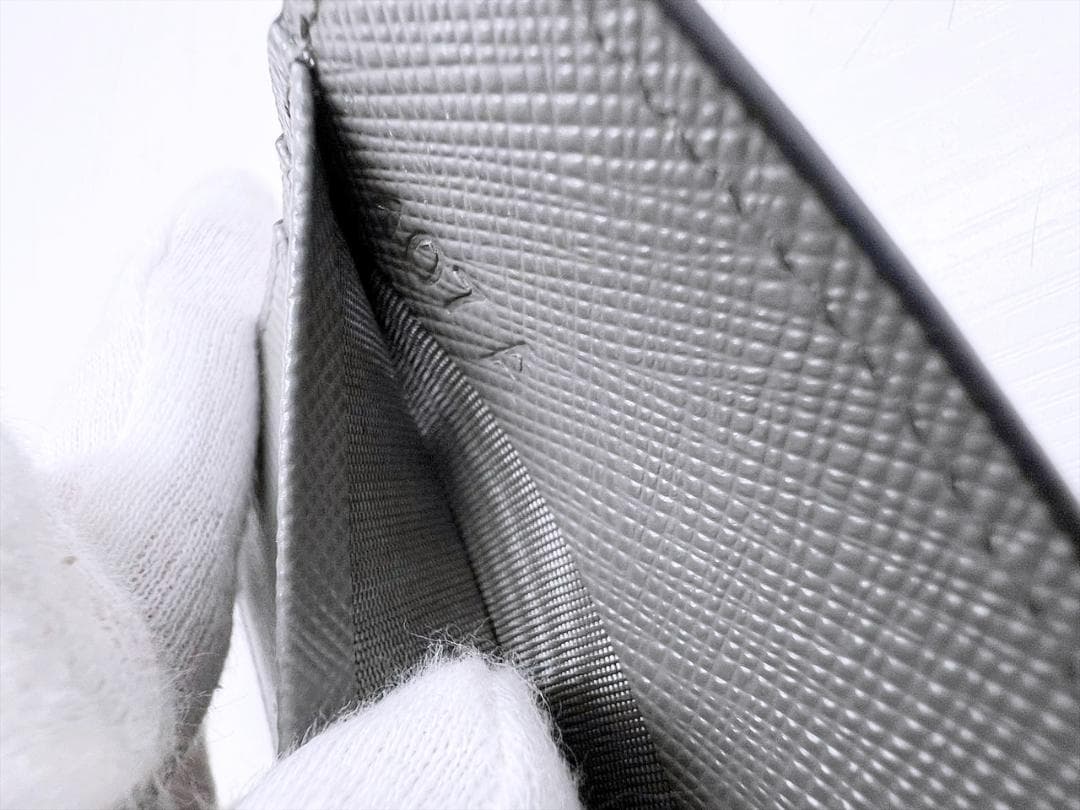 未使用保管　PRADA　プラダ　ロゴ　サフィアーノ　マネークリップ　2MN077