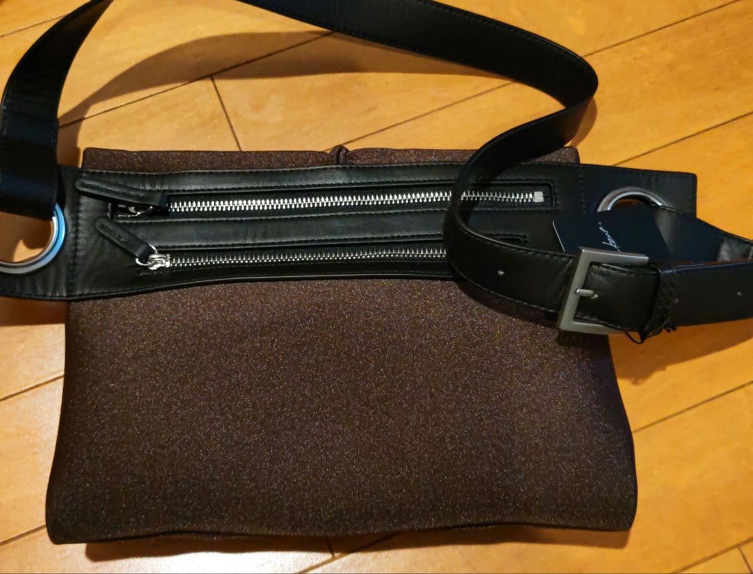 新品【kawa-kawa(カワカワ)】WET ボディバッグＭサイズ ブラウン