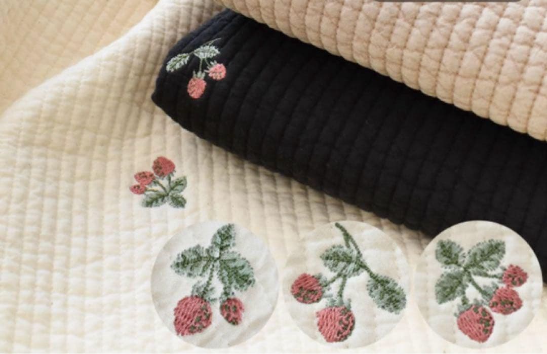 Ａ．ヌビ　オフホワイト×いちご　ポケットいっぱいマザーズバッグ　ハンドメイド