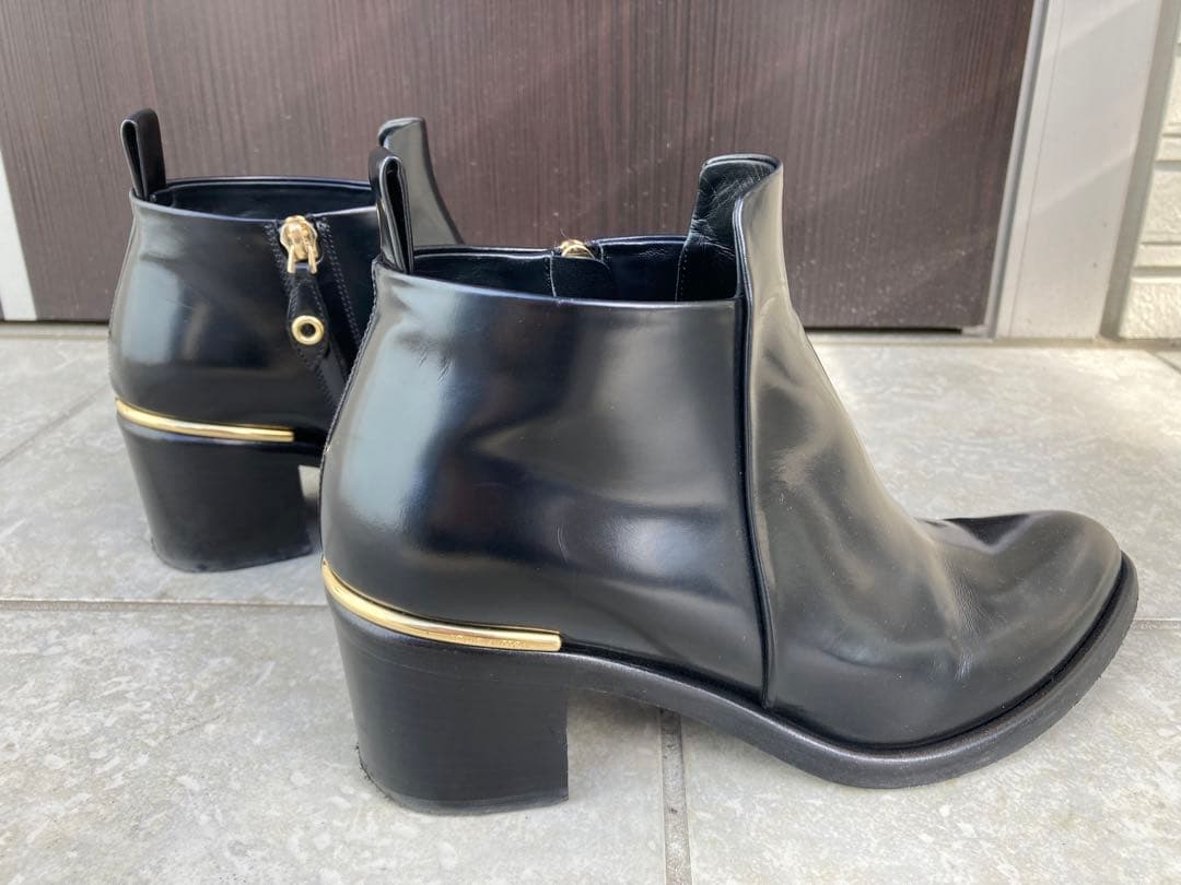 a*o様 超美品 ルイヴィトン LVロゴ サイドジップ パテントレザーショートブ