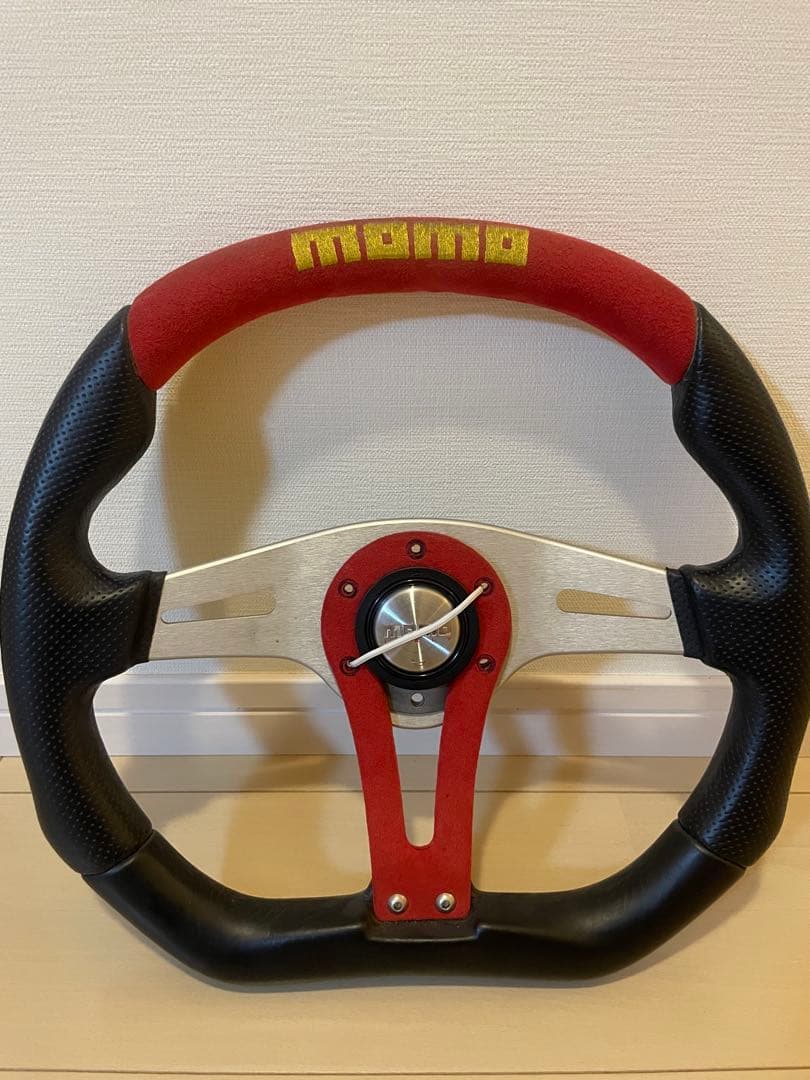 momo TREK 350mm レッド　ステアリング