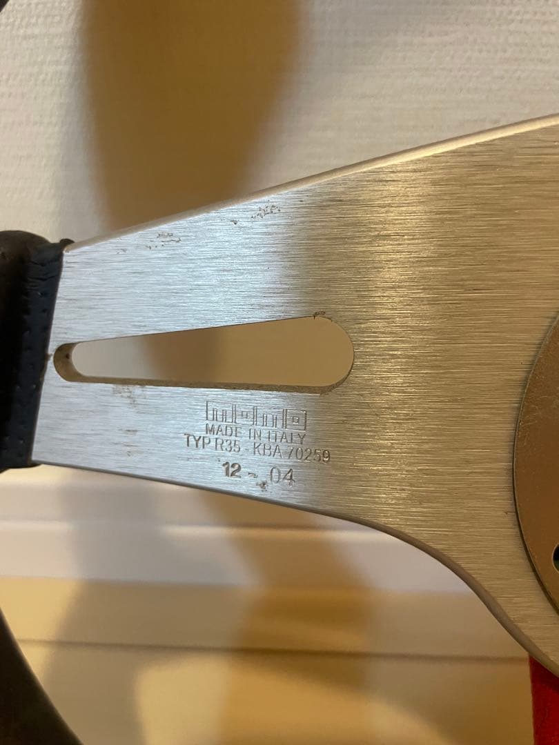 momo TREK 350mm レッド　ステアリング