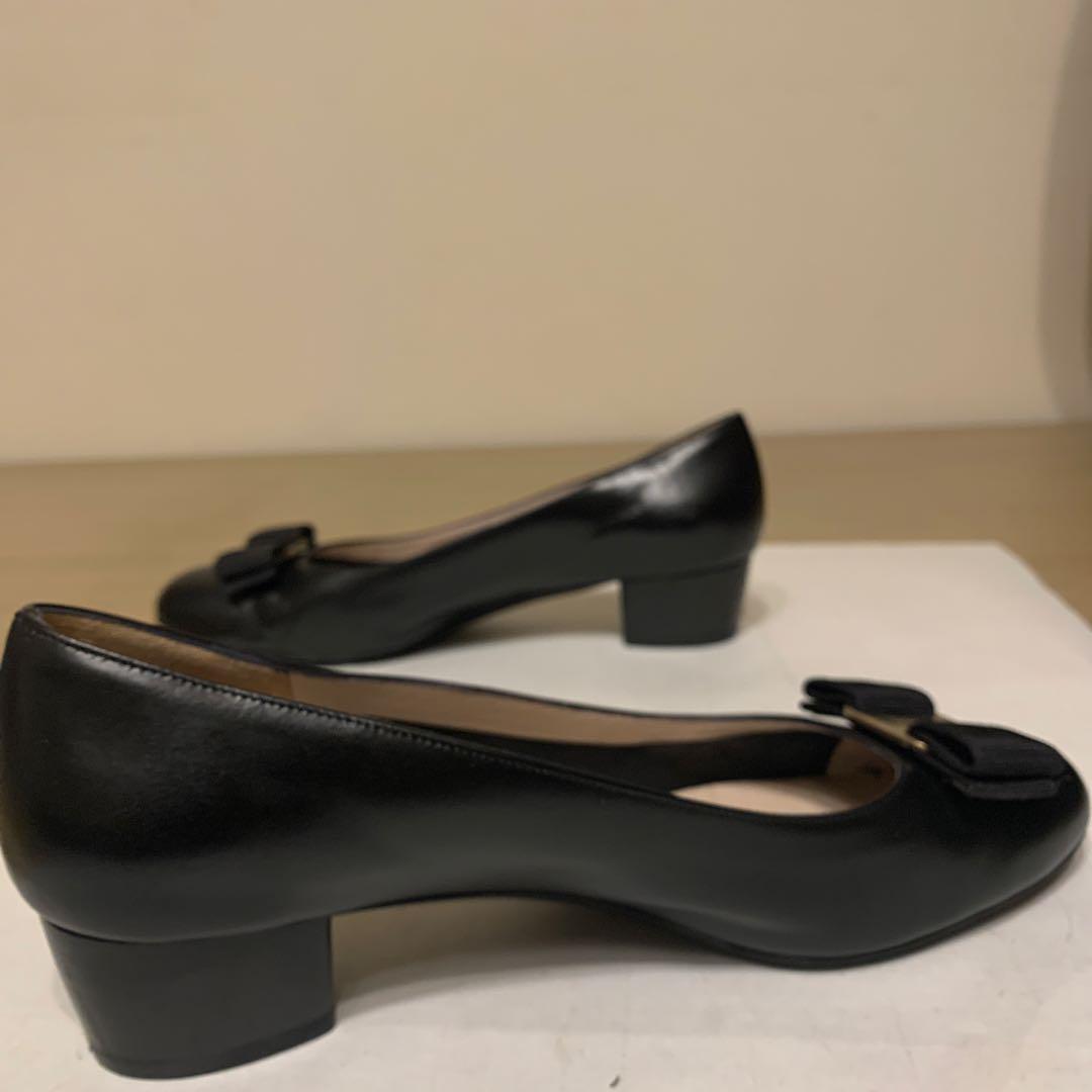 Ferragamo ブラック ヴァラ•リボンフラットパンプス