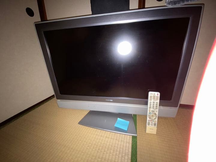 TOSHIBAの32インチのテレビです。