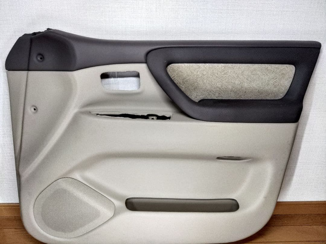 ランドクルーザー100中期型ドアトリムパネル4枚セット　ランクル100