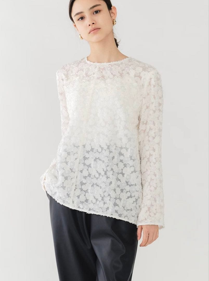 【新品タグ付】shirocon レースジャガードブラウス　38サイズ　yori