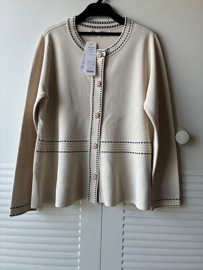 タグ付新品未使用　Super Beauty トップス　サイズ４２