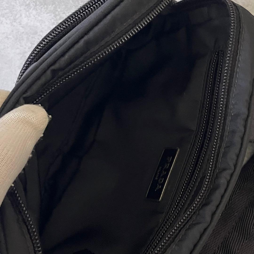 【美品】PRADA ウエストバッグ　三角ロゴ　黒　ナイロン　近年モデル