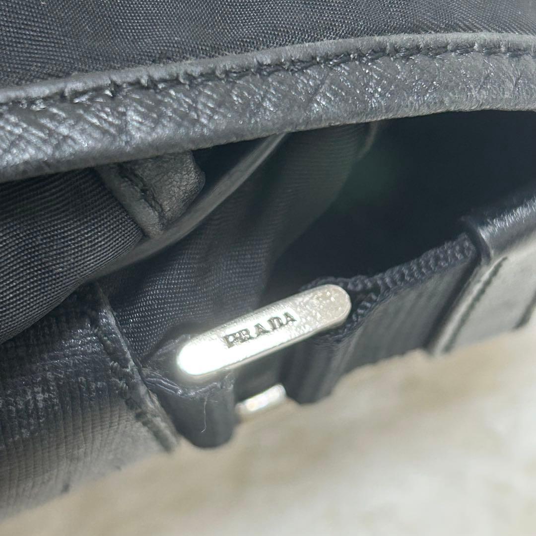 プラダ　メッセンジャーバッグ　三角ロゴ　ナイロン　レザー　ブラック　斜め掛け